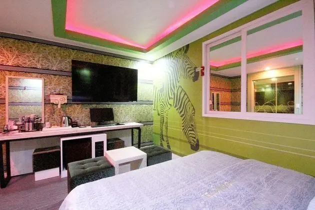 Oda (One room One week Drive in)