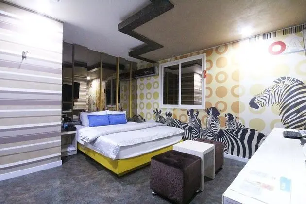 Oda (One room One week Drive in)