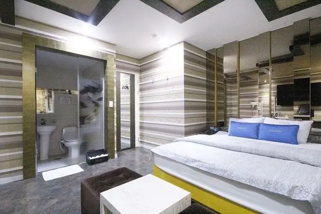 Oda (One room One week Drive in)