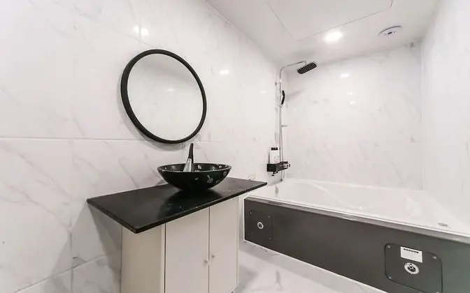 Oda (Ondol (spa+65-inch large TV available)