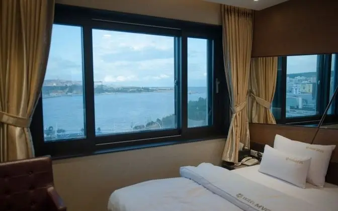 Oda (Deluxe ocean view (Netflix & Disney +)
