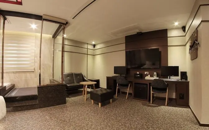 Oda (Premier Movie Room (Netflix &amp; Dis)