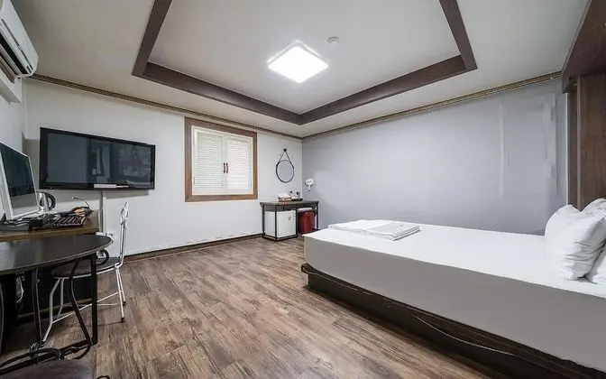 Oda (High specification PC room)