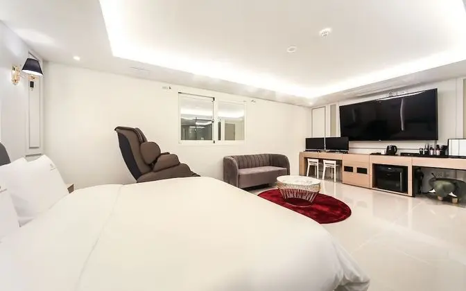 Oda (Deluxe rooms (2PC Netflix available b)