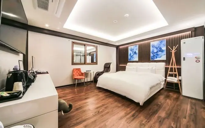 Oda (Semi-special room (PC Netflix availab)
