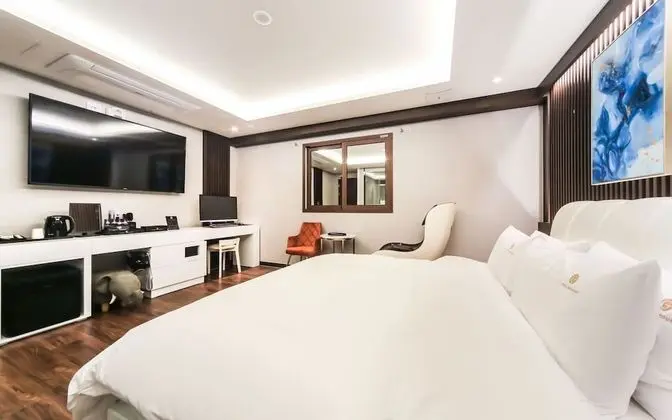 Oda (Semi-special room (PC Netflix availab)