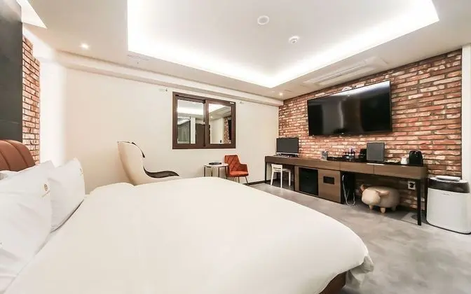 Oda (Semi-special room (PC Netflix availab)