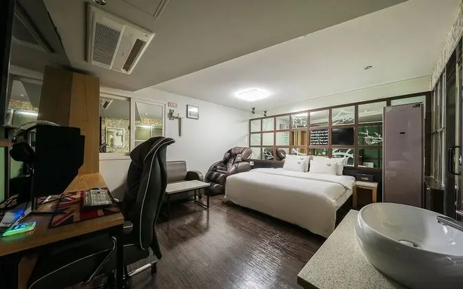 Oda (1 PC in a deluxe room (highest specif)