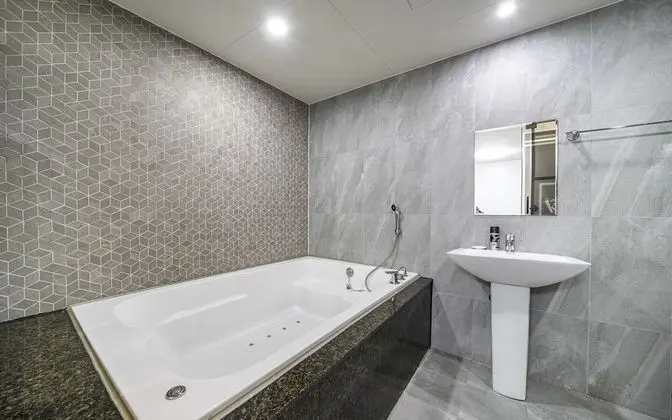 Oda (1 PC in a deluxe room (highest specif)