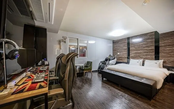 Oda (2 PCs in a deluxe room (highest speci)