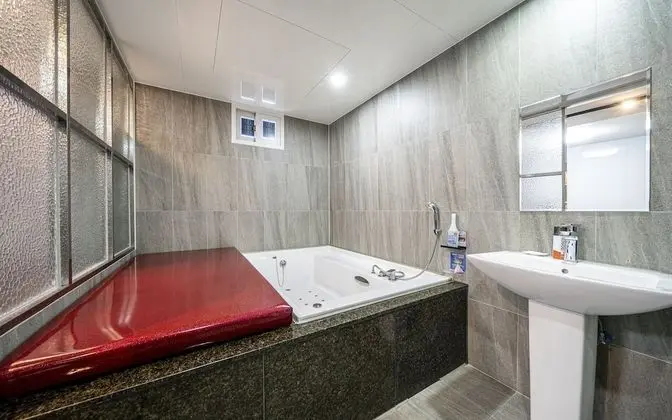 Oda (2 PCs in a deluxe room (highest speci)