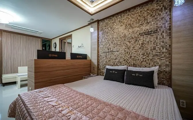 Oda (VIP Couple Room (Netflix &amp; Movie )
