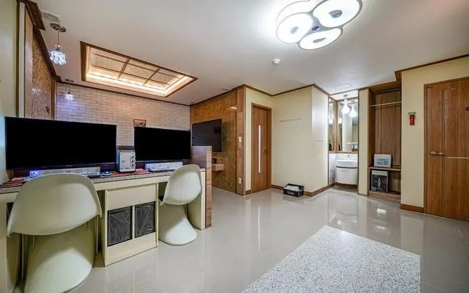 Oda (VIP Couple Room (Netflix &amp; Movie )