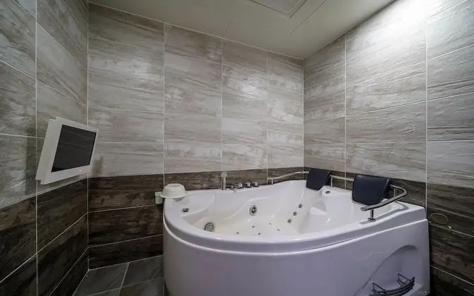 Oda (VIP Couple Room (Netflix &amp; Movie )
