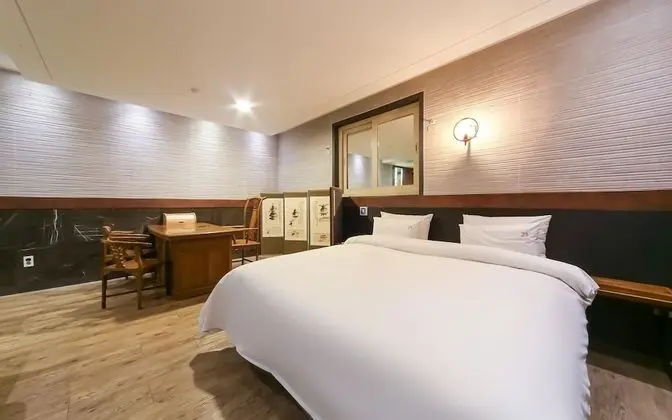 Oda (Suite (Styler Terrace Couple PC Netfl)