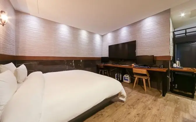 Oda (Suite (Styler Terrace Couple PC Netfl)