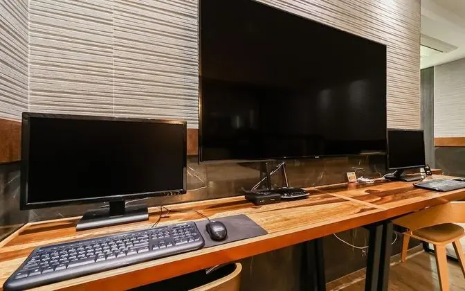 Oda (Suite (Styler Terrace Couple PC Netfl)