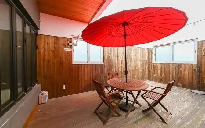 Oda (Suite (Styler Terrace Couple PC Netfl)