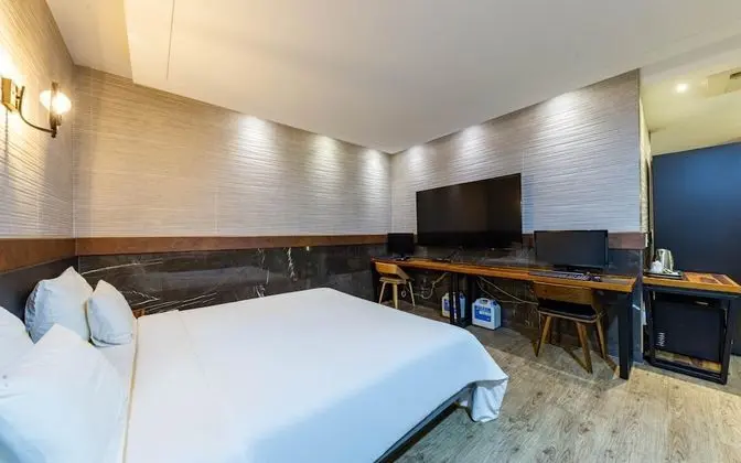 Oda (Suite (Styler Terrace Couple PC Netfl)