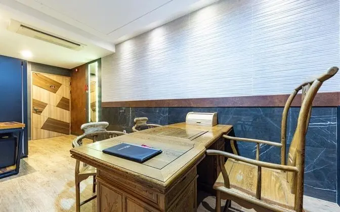Oda (Suite (Styler Terrace Couple PC Netfl)