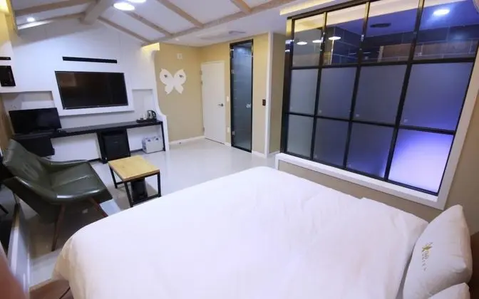 Oda (Standard Room (Free Netflix available)