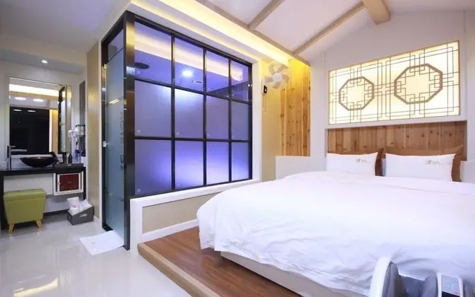 Oda (Standard Room (Free Netflix available)