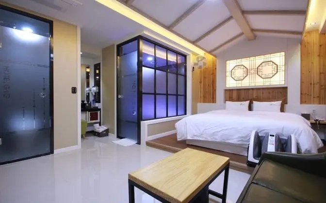 Oda (Standard Room (Free Netflix available)