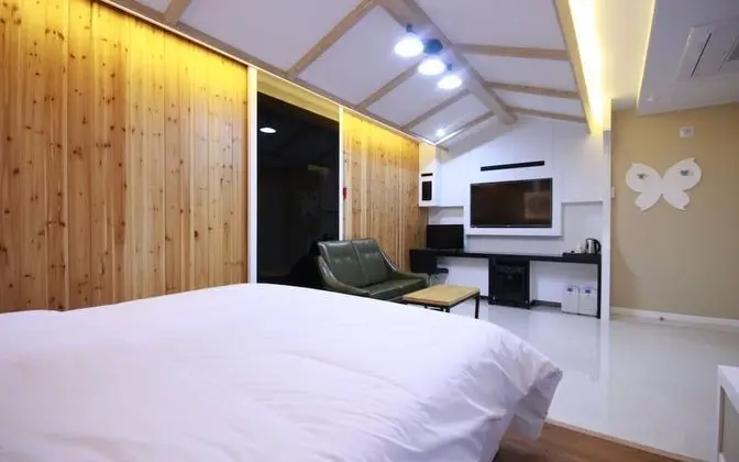 Oda (Standard Room (Free Netflix available)