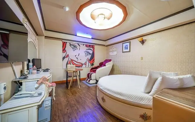 Oda (Massage Chair room)