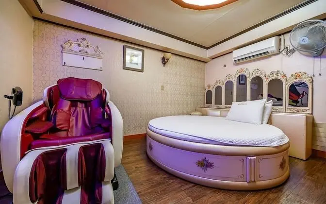 Oda (Massage Chair room)