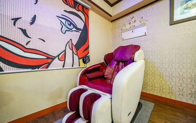 Oda (Massage Chair room)