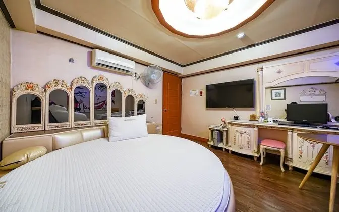 Oda (Massage Chair room)