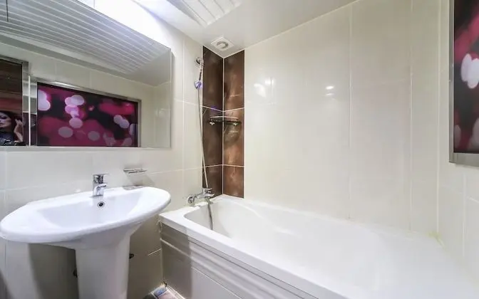 Oda (Special (Netflix Available Bathtub))