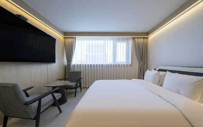 Oda (Standard (65in Smart TV breakfast inc)