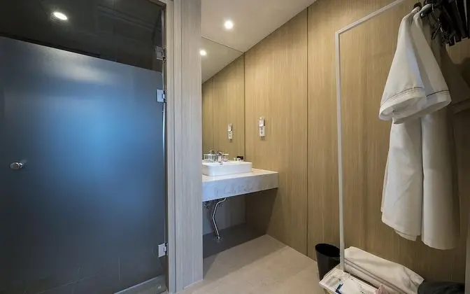 Oda (Standard (65in Smart TV breakfast inc)