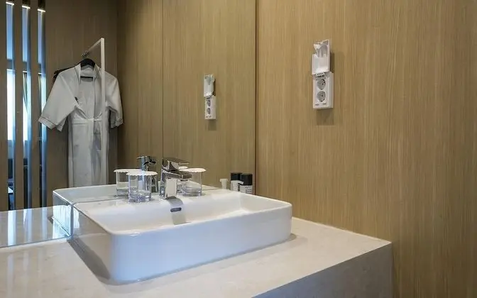 Oda (Standard (65in Smart TV breakfast inc)