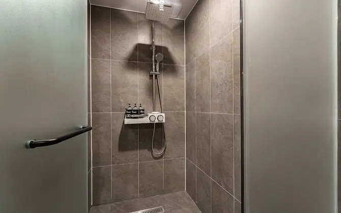 Oda (Twin (with styler 1 pc bathtub Netfli)