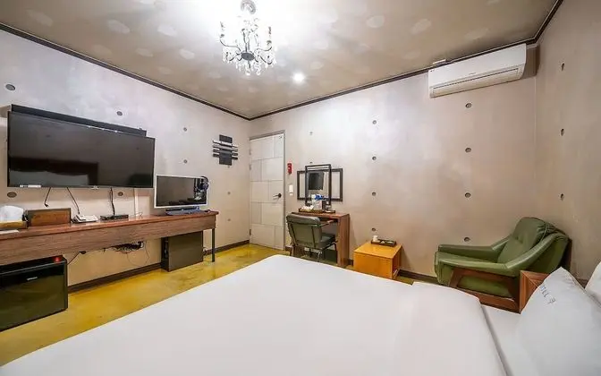 Oda (High-end gaming room (Spa Netflix ava)