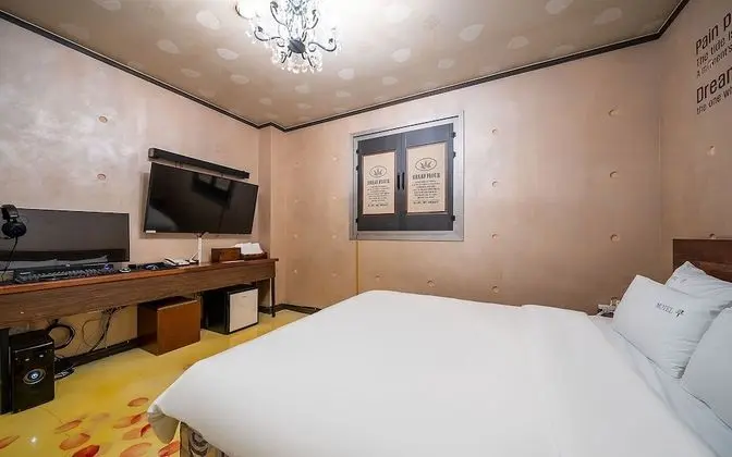 Oda (High-end gaming room (Spa Netflix ava)