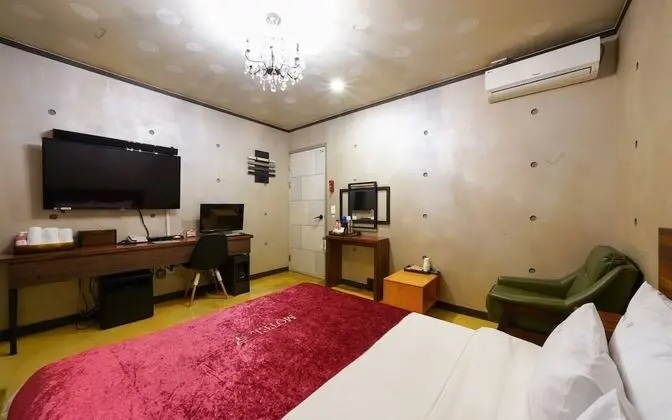 Oda (High-end gaming room (Spa Netflix ava)