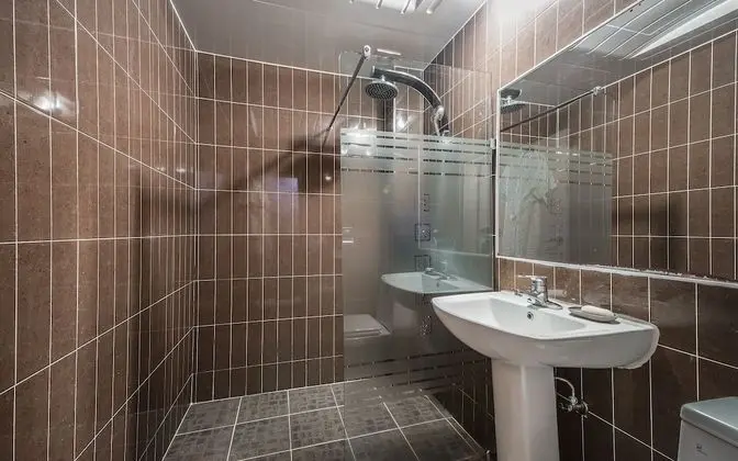 Oda (High-spec 2PC gaming room (Netflix av)
