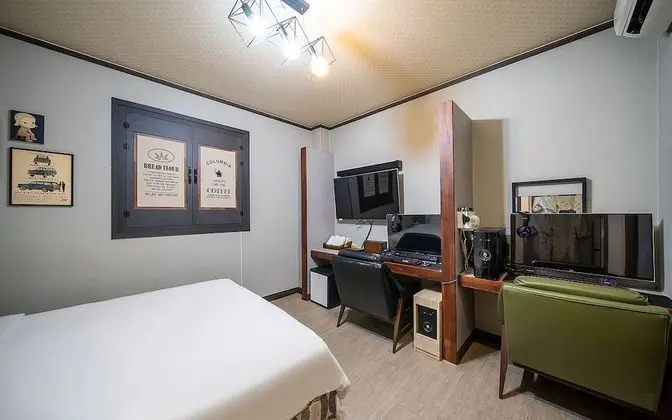 Oda (High-spec 2PC gaming room (Netflix av)