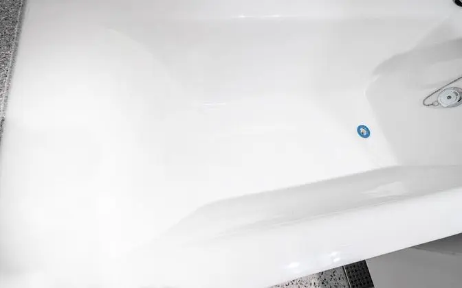 Oda (Deluxe bathtub (air purifier evian wa)