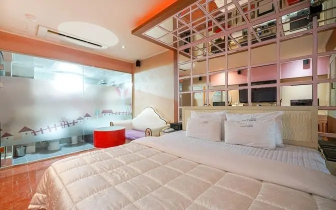 Oda (Standard (Tub for 1 person Netflix fr)