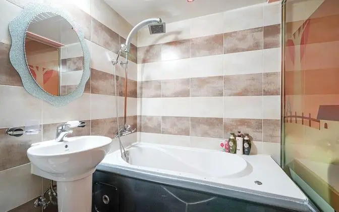 Oda (Standard (Tub for 1 person Netflix fr)