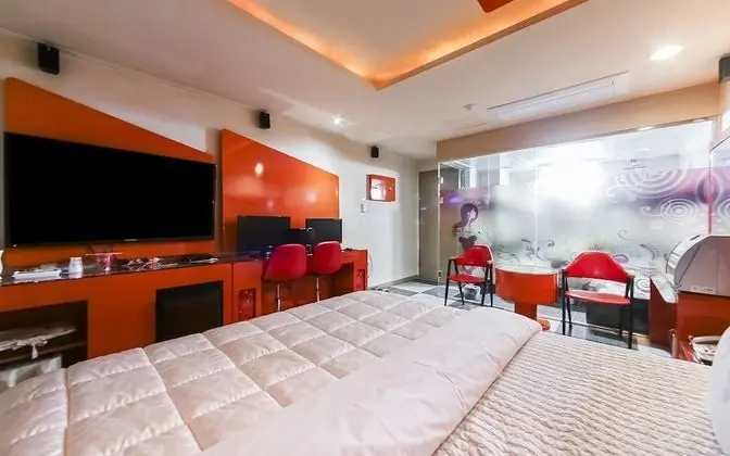 Oda (Standard (Tub for 1 person Netflix fr)