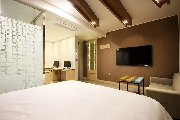 Oda (Deluxe (Netflix viewing 2 PCs + spa/w)