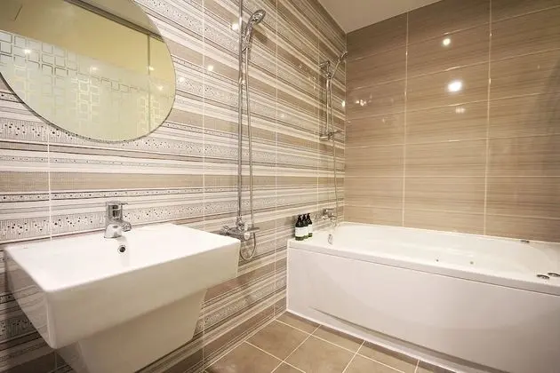 Oda (Deluxe (Netflix viewing 2 PCs + spa/w)