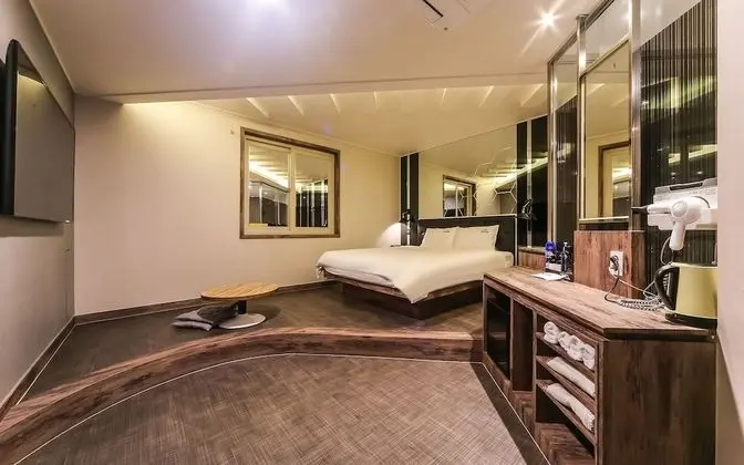 Oda (Deluxe (Netflix viewing 2 PCs + spa/w)