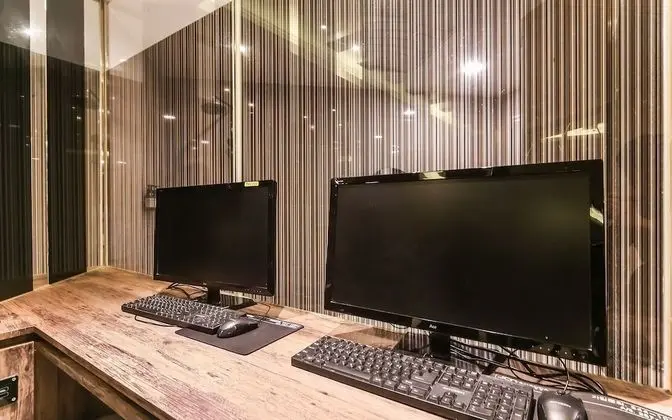 Oda (Deluxe (Netflix viewing 2 PCs + spa/w)